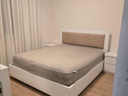Jepet me qera apartament 1+1 tek Liqeni i Thate
