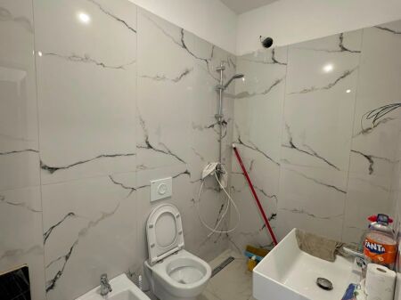 Jepet me qira apartament 2+1 bosh në Univers City!!