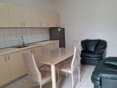 Affitto | Shtëpi private 1 + 1 | Rruga e Dibrës | 400 €/mese