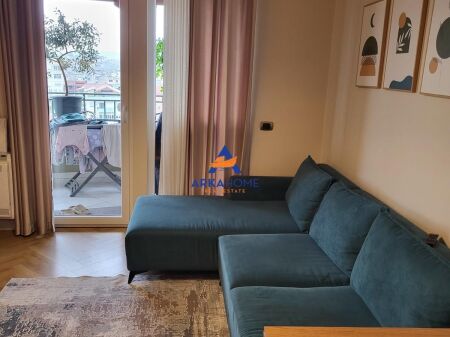 VENDESI APPARTAMENTO 1+1+BALCONE "VIA TODI SHKURTI, VICINO AL EX MERCATO ELETTRICO" 150.000 EURO