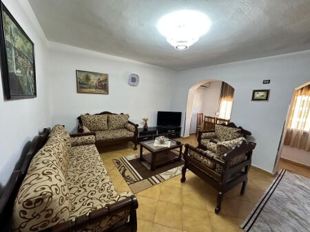 Pazari i Ri apartment 2+1, furnished, for rent. 55,000 Leke
