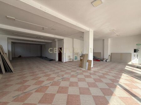 AMBIENTE COMMERCIALE IN AFFITTO, VICINO AL MINISTERO DEGLI AFFARI ESTERI, TIRANA!