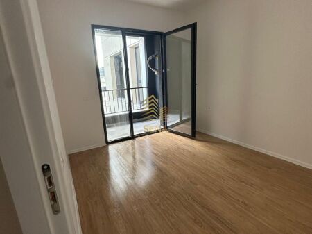 Affitto, Locale Commerciale,1+1+blk,Complesso Aura – Laprake, 40,000Leke