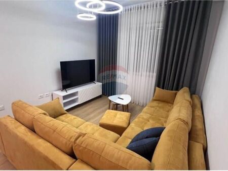 Apartament - Për Qira - Blloku I Vilave, Tiranë