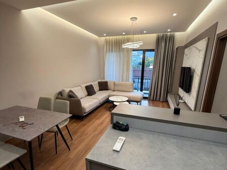 Apartament 2+1, Farmacia 10!