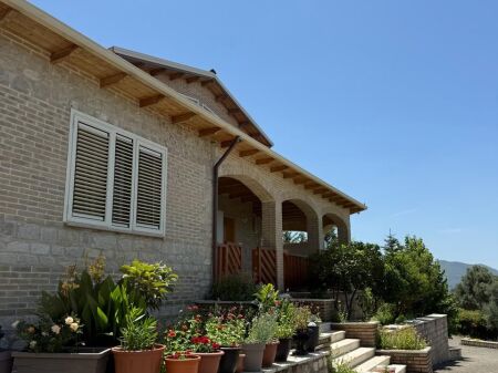 Affittasi Super Villa Individuale  Farkë e Madhe, Tirana