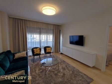 Apartament per qira 1+1, ne kompleksin Panorama