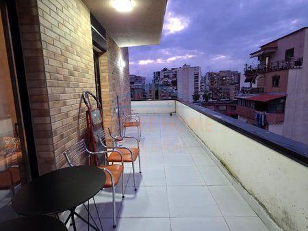 Shitet, Apartament 2+1+2, Rruga Siri Kodra