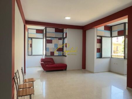 AMBIENT BIZNESI ME QIRA 120 M2 QENDER 950 EURO