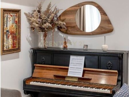 Luxurious Apartment for Rent in the Heart of Tirana – Barrikadave Street, near Skënderbej Square