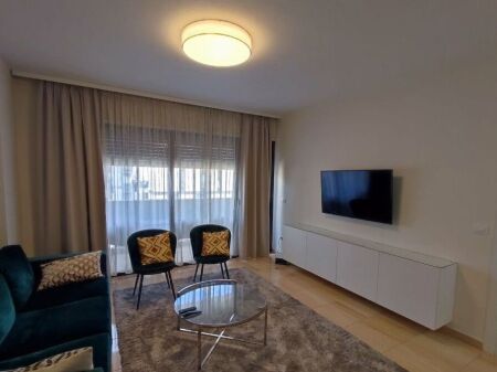 Apartament per qira 1+1, ne kompleksin Panorama