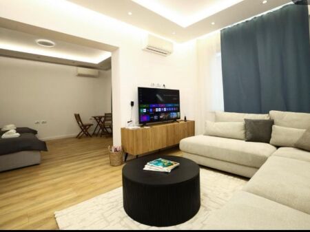  Jepet me Qira Apartament 2+1 në Qendër të Tiranës