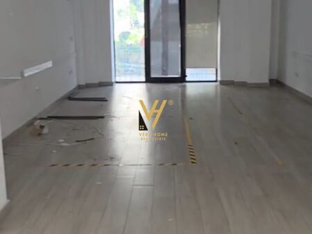 JEPET DYQAN 84 M2 ME QERA TE KOMUNA PARISIT 1.530 EURO