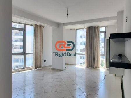 Tek Kompleksi Kika 2, Shitet Apartament 2+1+2, Me Hapesira Te Bollshme!!