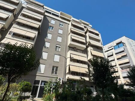 VENDESI APPARTAMENTO 1+1, COMUNE DI PARIGI