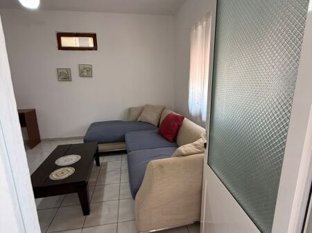 Qera | Shtëpi private e vecuar | Selvia | 45@ €/muaj