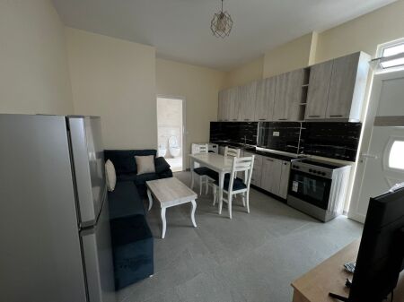 Apartament 1+1 me qira – pranë Shkollës së Bashkuar !