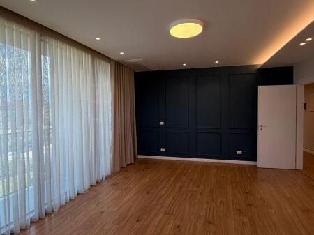  JEPET ME QIRA AMBIENT ZYRASH – 3 AMBIENTE + POST PARKIMI | LAKE VIEW 