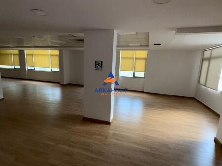 UNITÀ COMMERCIALE IN AFFITTO 330M2 "LSI, BLLOK" 4500 EURO NETTI