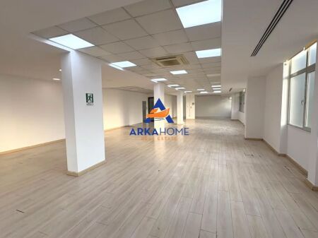 LOCALE IN AFFITTO 200M2 "FARMACIA 10" 200.000 LEKE