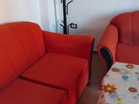 Jepet me Qera Apartament 1+1 tek Rruga "Jordan Misja", pranë Mobileri Mondial, 300 mije leke