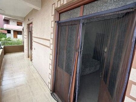  Jepet me qera apartament 2+1 + post parkimi te Vilat e Bamir Topit, Fresk.