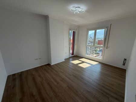  Jepet me qira apartament 3+1+2   Vendndodhja: Paskuqan Çmimi: 600€/muaj
