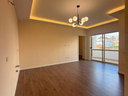 Shitet Apartament 2+1+2 në Ish Rajon, Lagja 6- Durres!