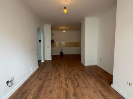 Shitet Apartament 2+1 te Kompleksi Fratari!!