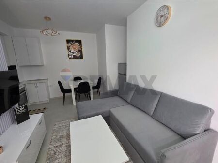 Jepet me qira apartament 1+1 pranë Kopshtit Botanik