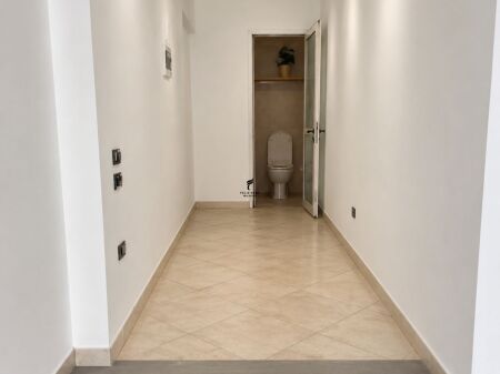 SHOP FOR RENT 15 M2 VASIL SHANTO 45,000 LEKE FH-81502