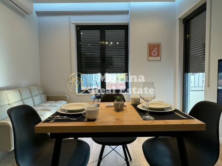 Qera, Apartament 1+1, Stacioni Trenit , 600 euro/muaj