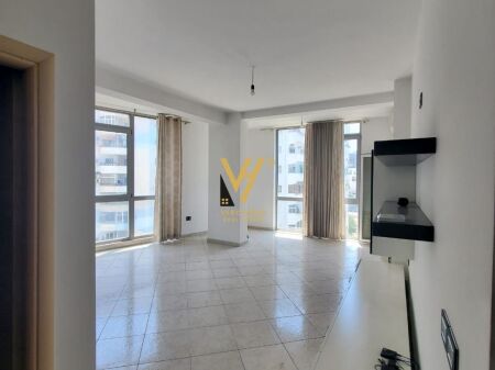 JEPET ZYRE 110 M2 ME QERA TE KOMUNA E PARISIT 1.300 EURO