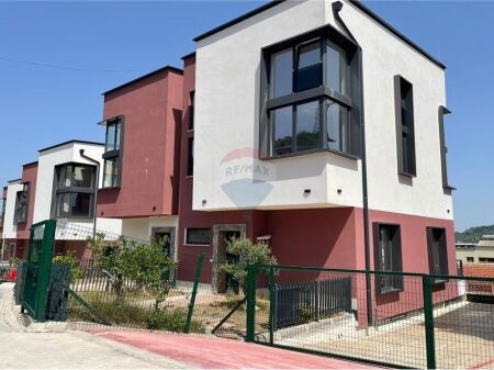 Ofrohet vile 3-kateshe per shitje ne Kombinat    ID:530361014-46
