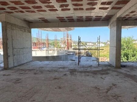 1000 ISHUJT, APARTAMENT 1+1 + POST PARKIMI