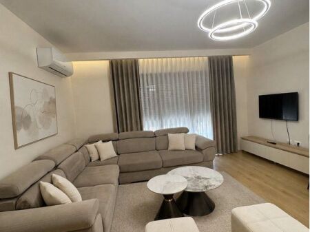 NUOVO BOULEVARD – APPARTAMENTO 1+1 IN AFFITTO NEL COMPLESSO NDREGJONI!
