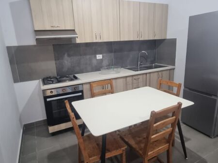 Jepet me qera apartament 2+1 pranë rrethrrotullimit të Selitës.