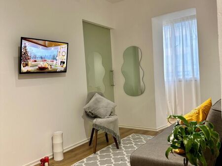 Pak minuta larg Liqenit Artificial jepet me qera apartament 1+1,i mobiluar 60,000 Leke