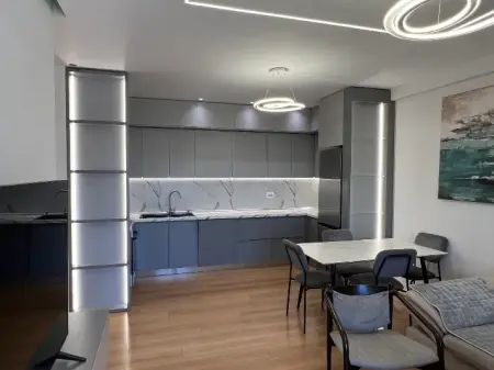 Qera | Apartament 2 + 1 | Rruga 5 Maji | 750 €/muaj