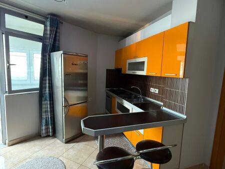Jepet me qera apartament 2+1+2bllk Rruga Irfan Tomini, Ish Stacioni i Fundit i Tiranes se Re, Perballe Delijorgjit