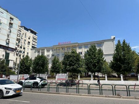 SHITET AMBIENT KOMERCIAL TEK RRUGA E ELBASANIT, PERBALLE UNIVERSITETIT TE LUARASIT, BUZE RRUGE KRYESORE !