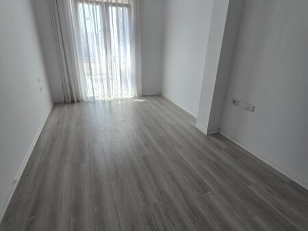 Apartament 2+1 me qira tek Emerald Center , 5-Maji