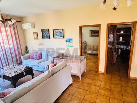 Shitet apartament 2+1 te fusha Ali Demit