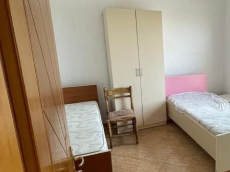 GARSIONERE 16000 LEKE.VILAT GJERMANE.