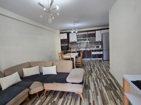 Apartament ne shitje 2+1 Komuna e Parisit