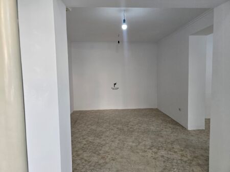 SHOP & STUDIO FOR SALE KAVAJA ROAD 195,000 EURO FH-81727