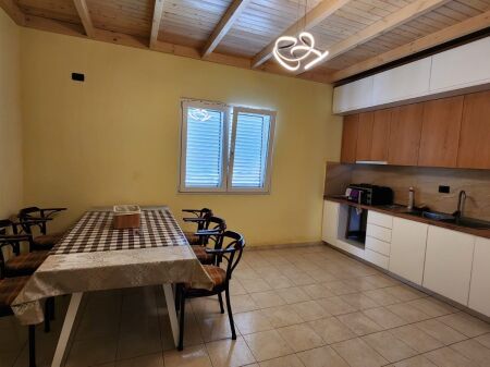 Apartament 3+1 me qira –  Prane shkolles Viktor Hygo !