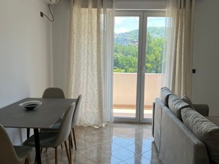 Apartament 1+1 tek Komuna e parisit