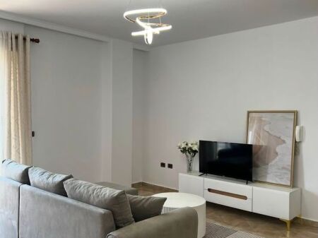 Apartament 1+1 per qira tek Komuna e Parisit