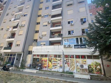  Jepet me qera apartament 2+1+2  Astir, Vila L